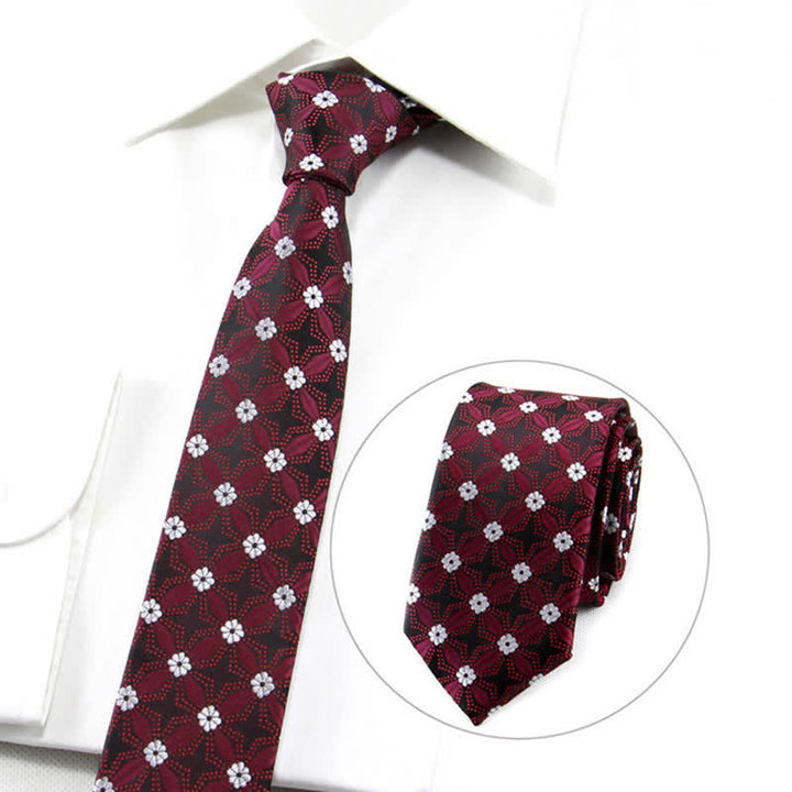 Corbata con diseño geométrico y flores bordadas para hombre.