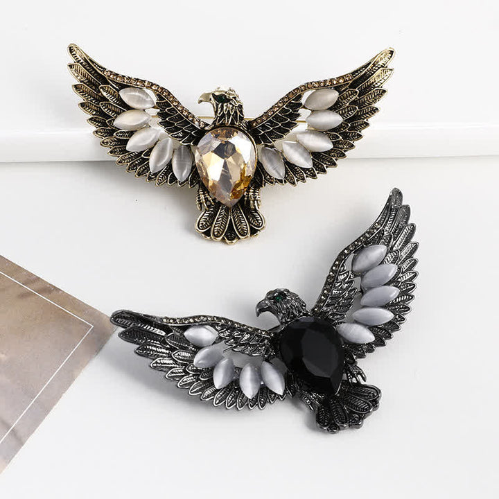 Broche con gema de halcón volador para hombre