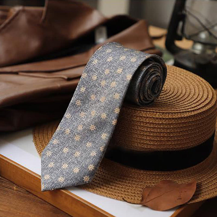 Corbata de hombre con ancla y timón de barco de navegación