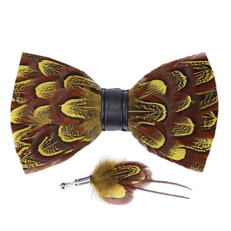 Pajarita con plumas de faisán de color amarillo y verde y broche de solapa