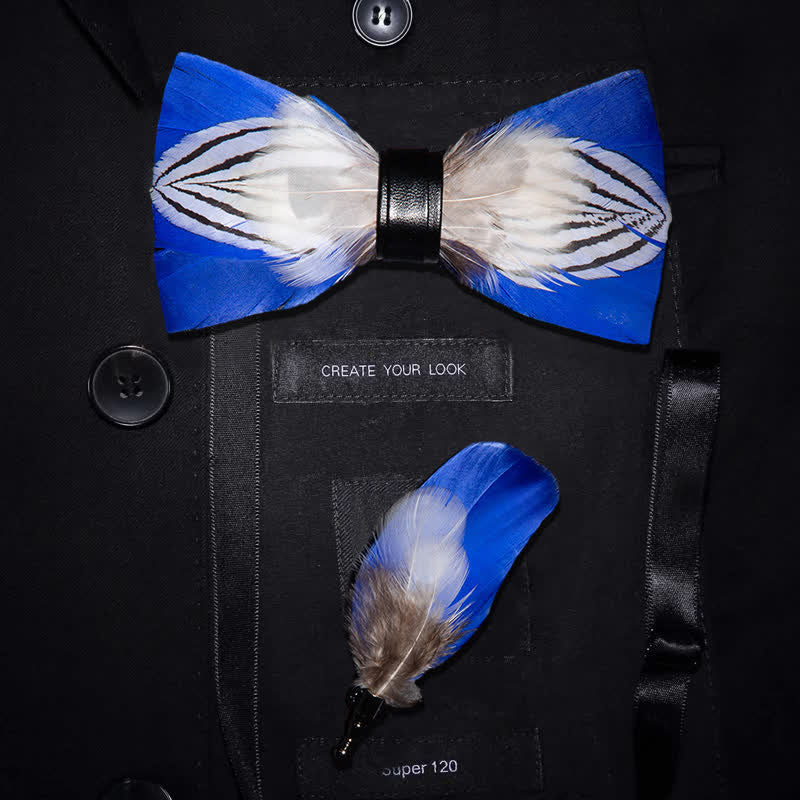 Pajarita con plumas azules y blancas Freedom para niños con prendedor de solapa