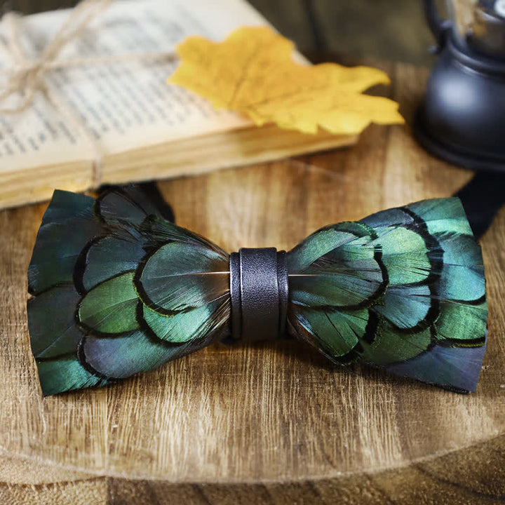 Colección de pajaritas clásicas de plumas verdes