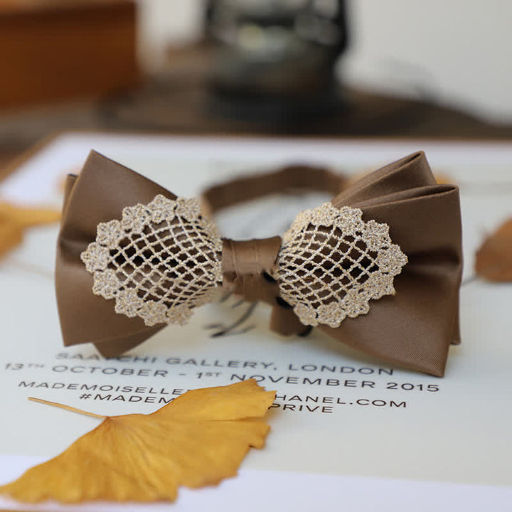 Pajarita elegante con encaje floral para hombre