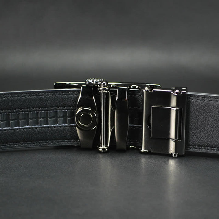 Cinturón de cuero con hebilla automática hueca simple para hombre