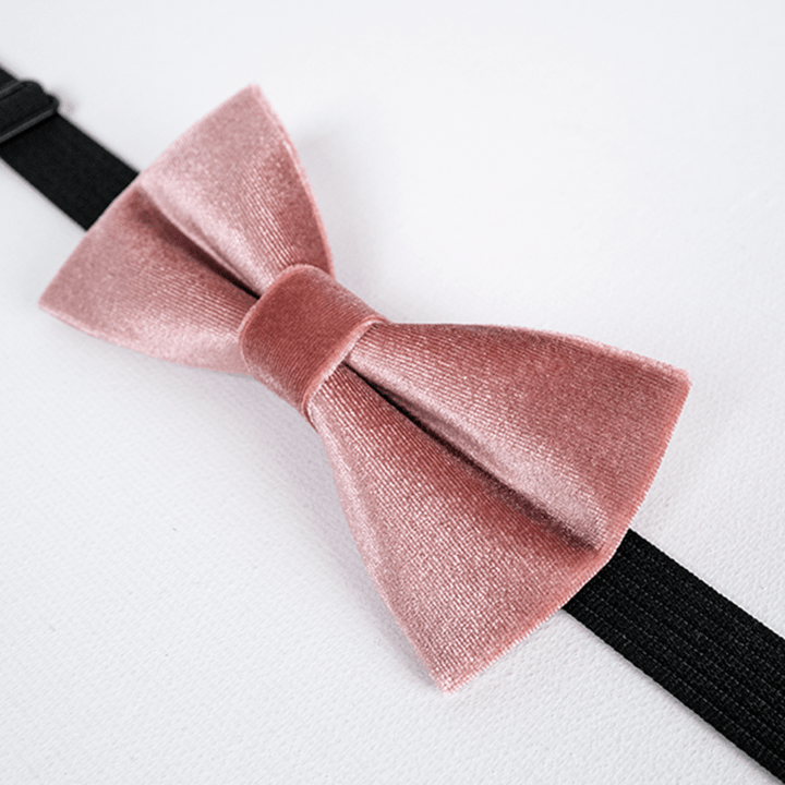 Pajarita de terciopelo de color rosa polvoriento para hombre