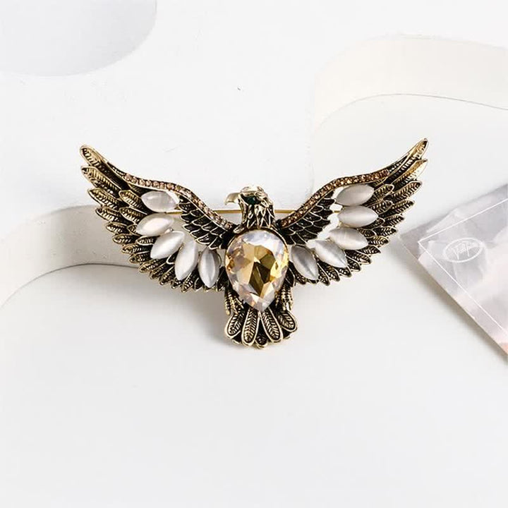 Broche con gema de halcón volador para hombre