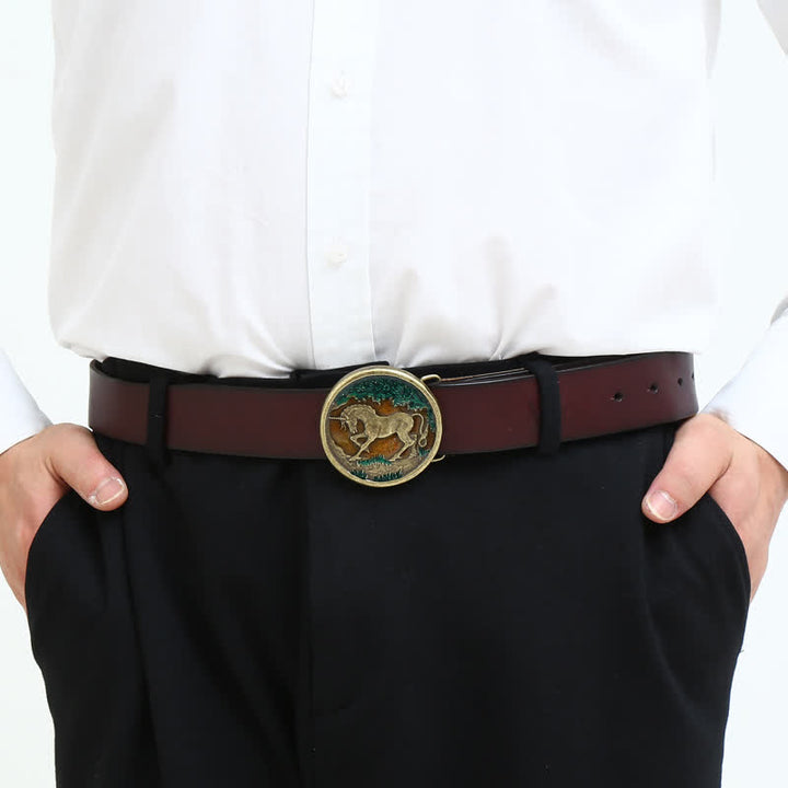 Cinturón de cuero con hebilla de bronce antiguo y diseño de unicornio místico para hombre