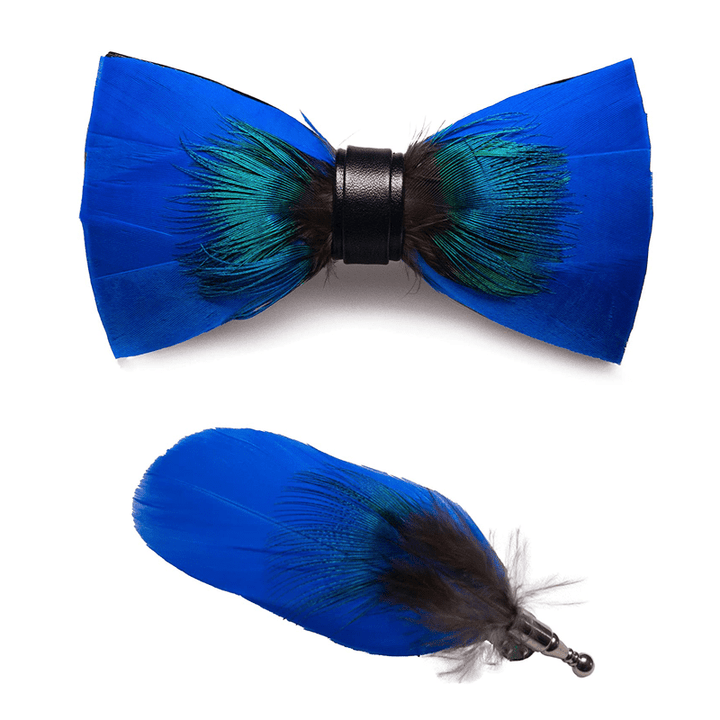 Pajarita de plumas de pavo real azul Oxford para niños con prendedor de solapa
