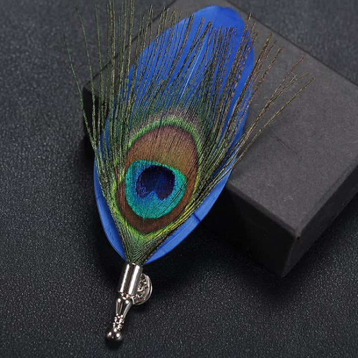 Broche de plumas naturales para ojal de boda.