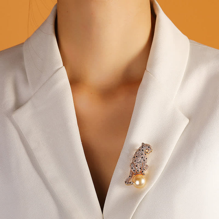 Broche de perlas con forma de pantera jaguar para hombre