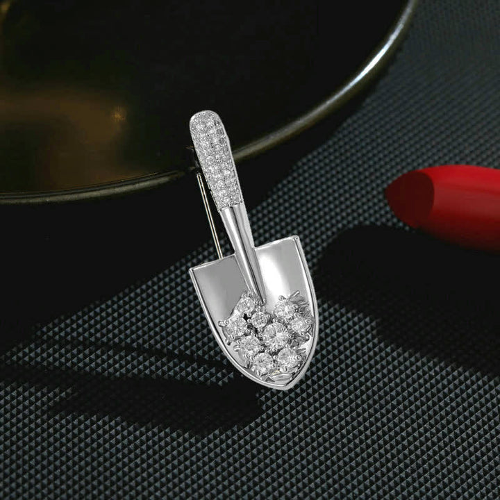 Broche unisex con forma de pala en miniatura chapada