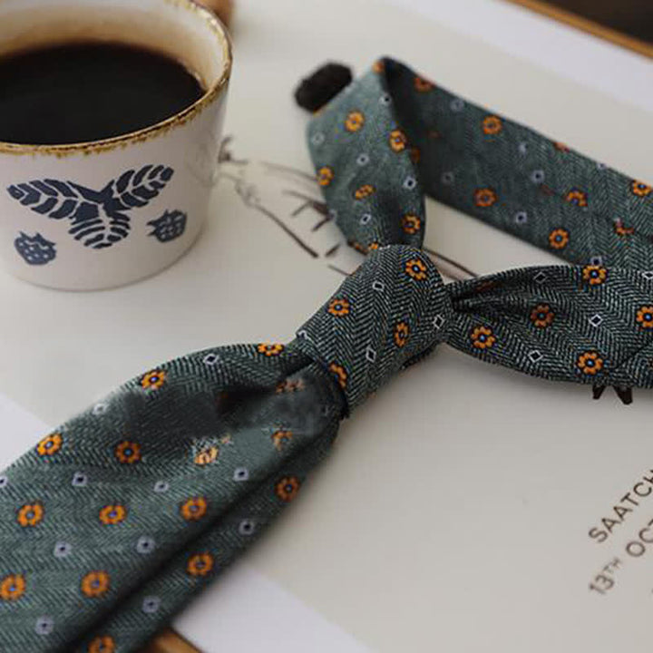 Corbata clásica elegante con diseño floral para hombre