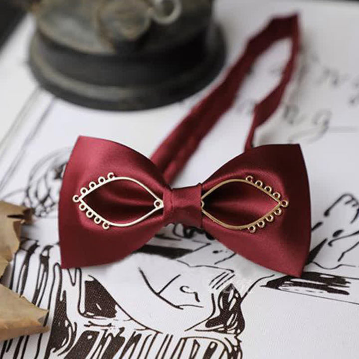 Pajarita con ojos dorados y estilo atrevido para hombre