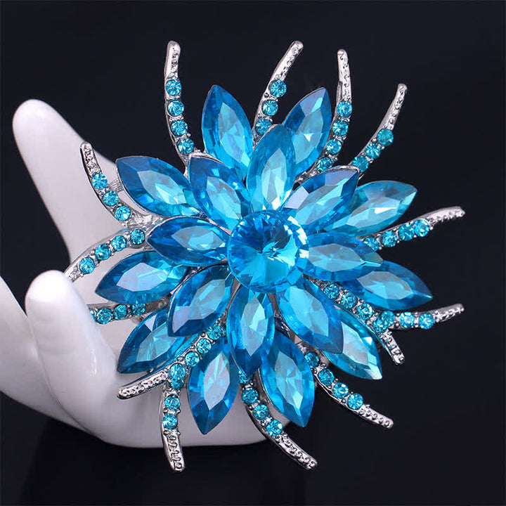 Broche clásico de cristal con forma de flor para mujer.