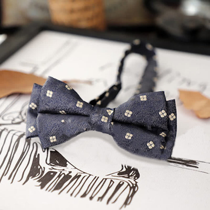 Pajarita retro con hojas y flores para hombre