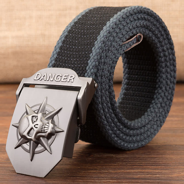 Cinturón de lona tejida con hebilla automática de calavera para hombre