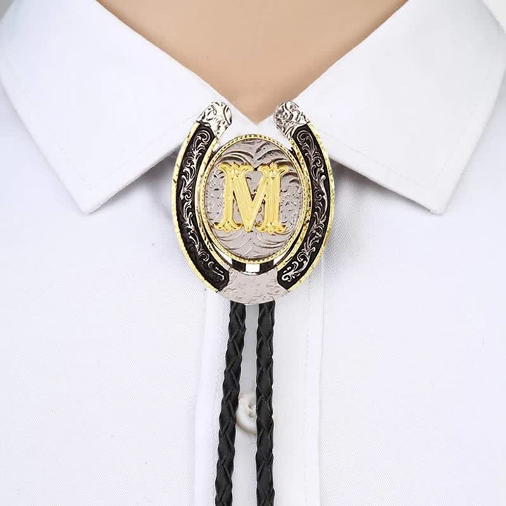 Corbata de bolo moderna con letras iniciales de la A a la Z en forma de herradura occidental