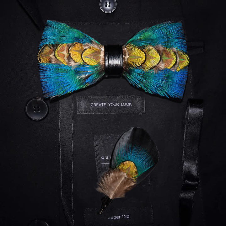 Pajarita de plumas azul y verde-amarilla para niños con prendedor de solapa