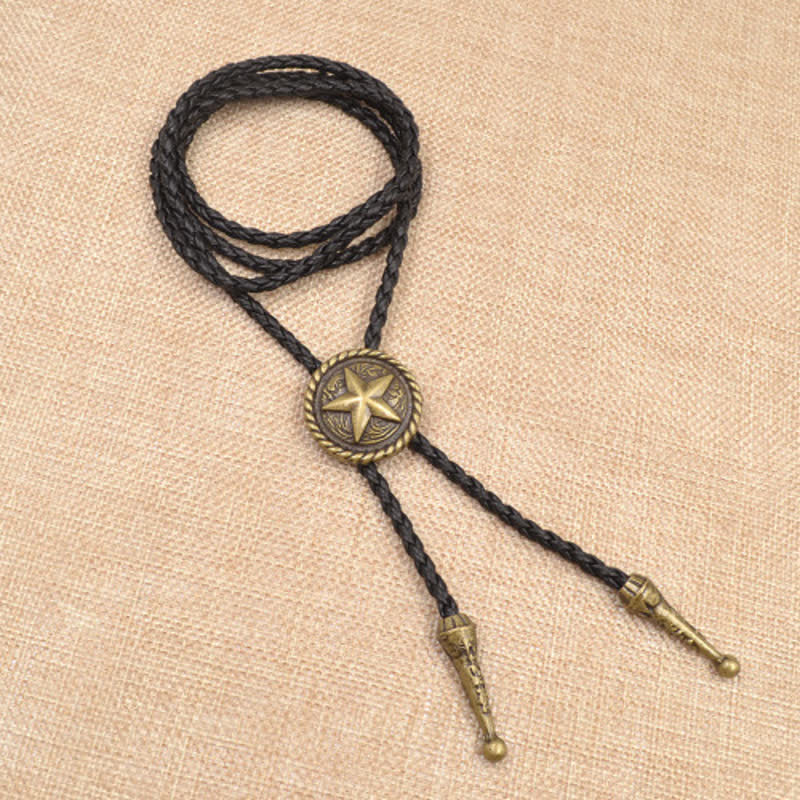 Corbata de bolo con cordón de cuero trenzado y estrella de cinco puntas