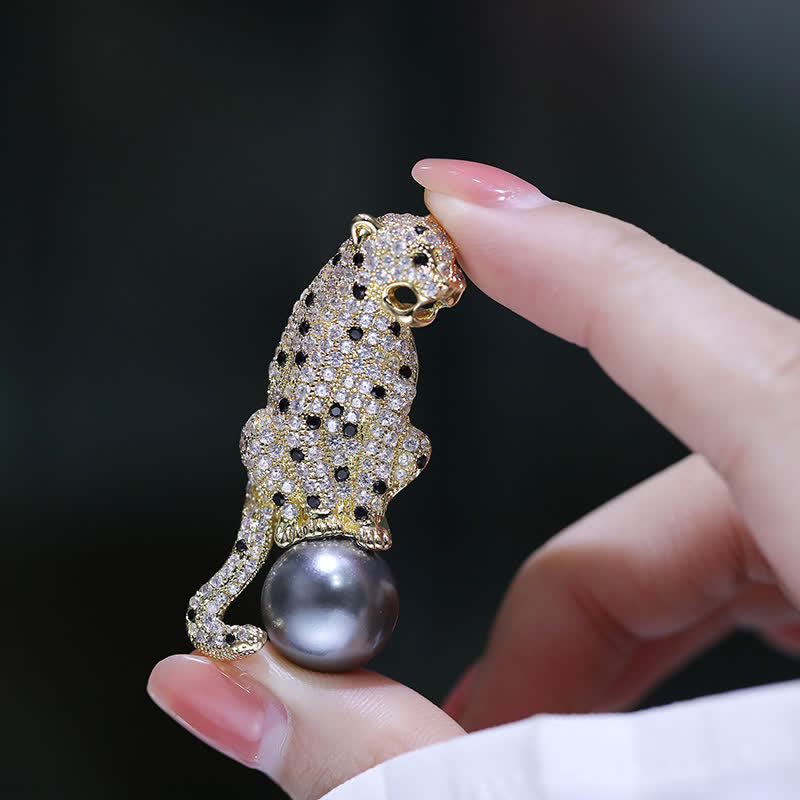 Broche de perlas con forma de pantera jaguar para hombre