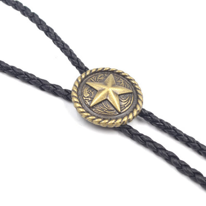 Corbata de bolo con cordón de cuero trenzado y estrella de cinco puntas