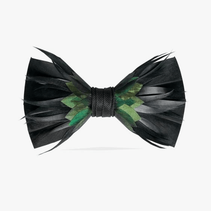 Pajarita elegante con plumas negras y verdes