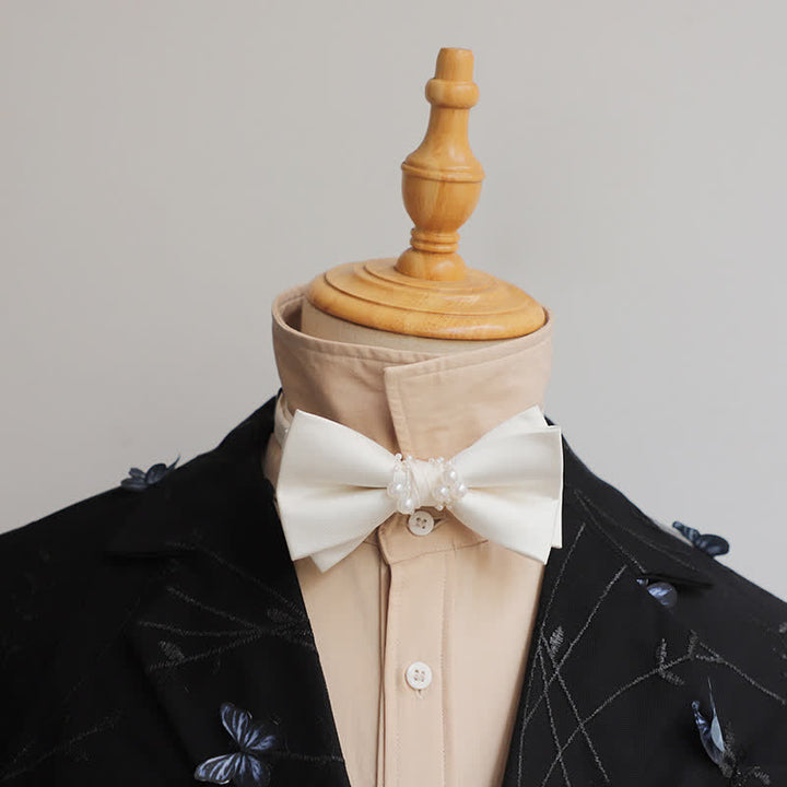 Pajarita elegante con flores y perlas blancas marfil para hombre