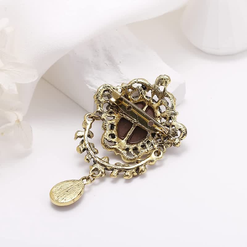 Broche de lágrima con camafeo para mujer