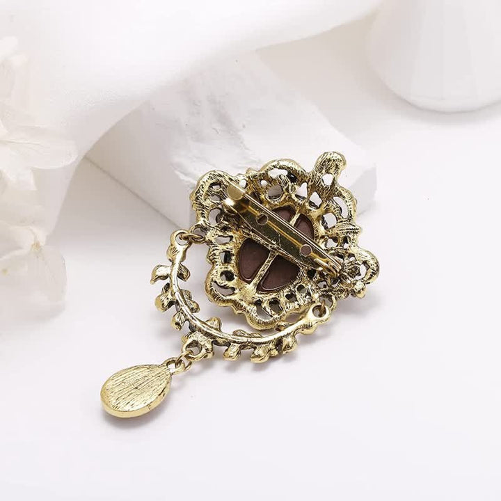 Broche de lágrima con camafeo para mujer
