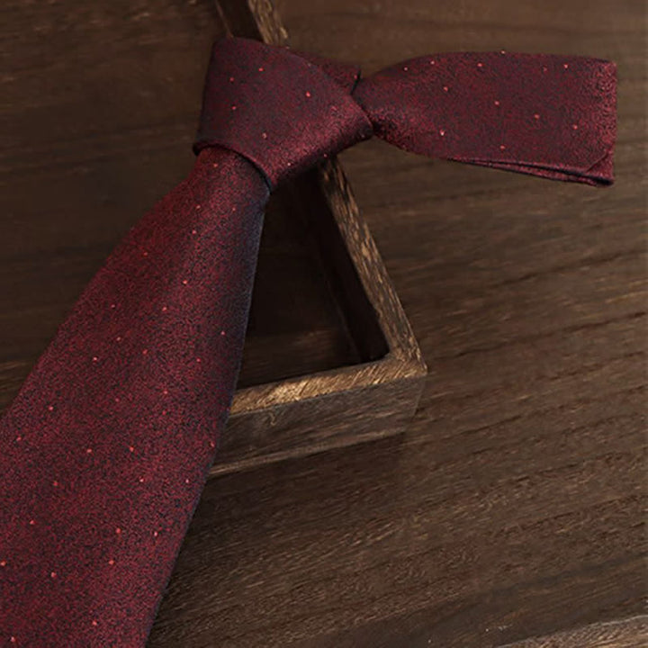 Corbata de lunares burdeos para hombre