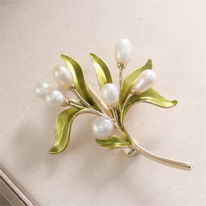 Broche de rama de olivo con perla natural para mujer