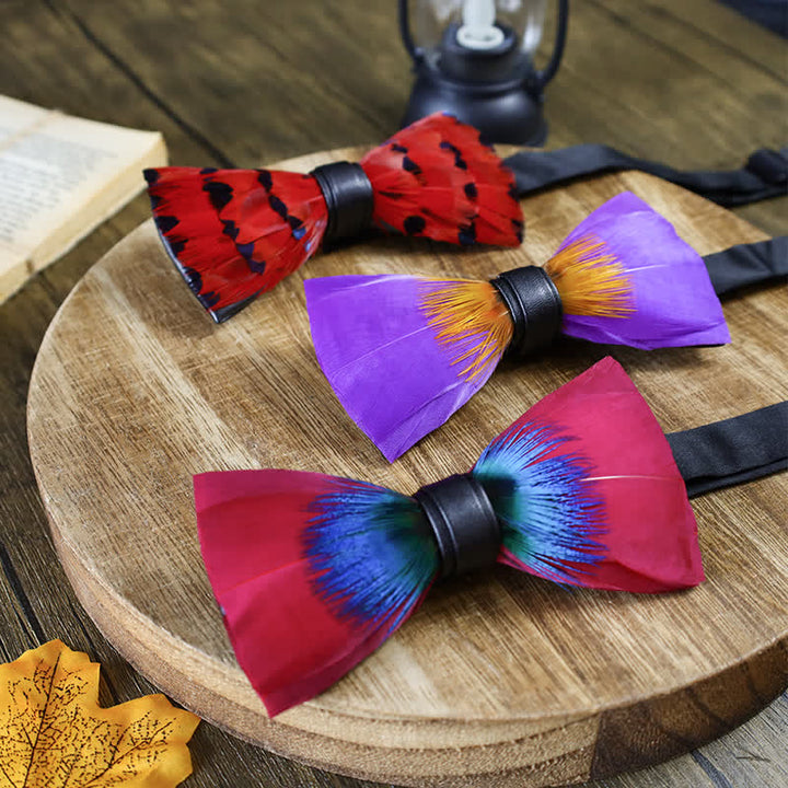 Colección de pajaritas de plumas hechas a mano en colores brillantes