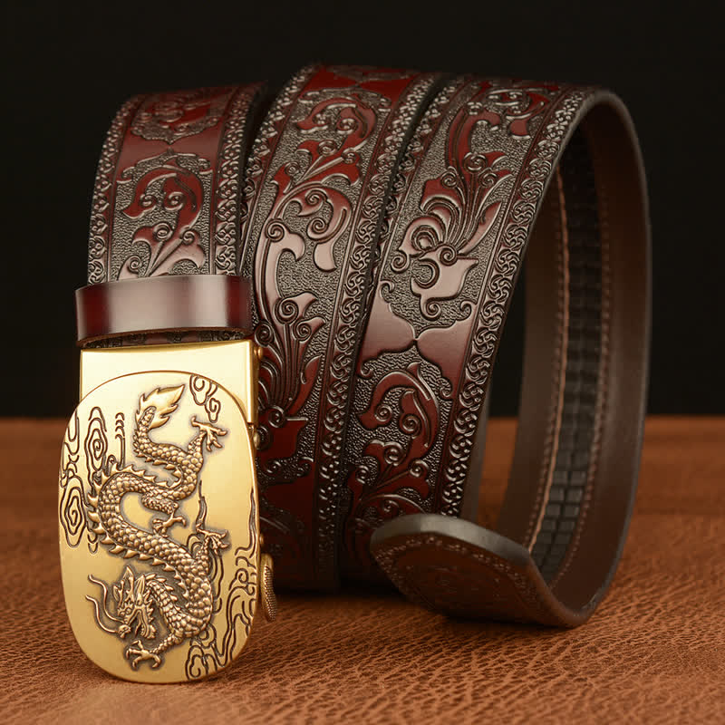 Cinturón de cuero para hombre con diseño de dragón volando en el cielo