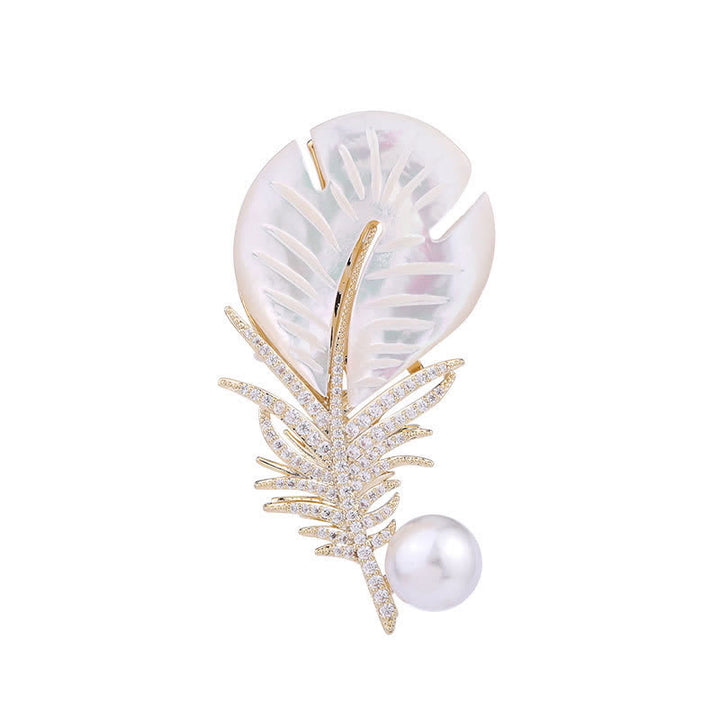 Broche de plumas con concha de perla para mujer