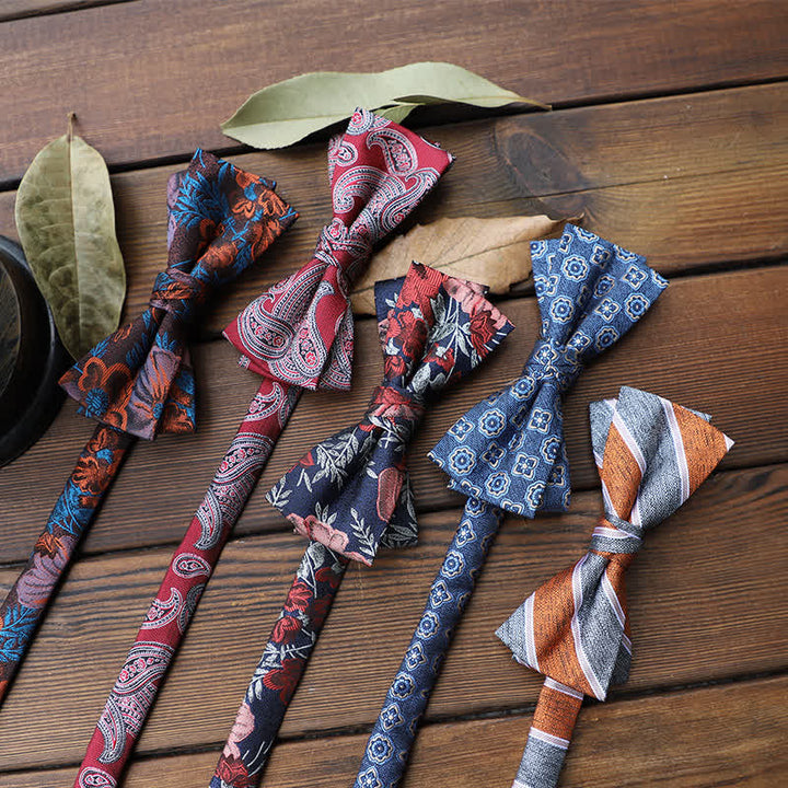 Pajarita floral con rayas británicas para hombre