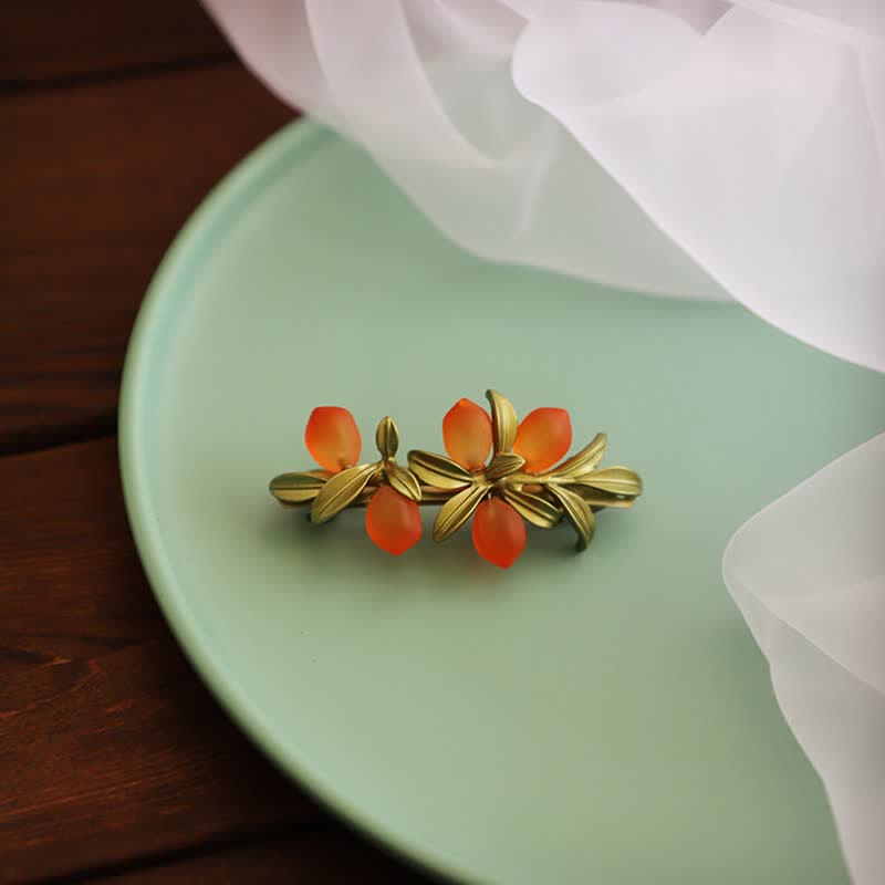 Broche pastoral de naranja y bayas para mujer