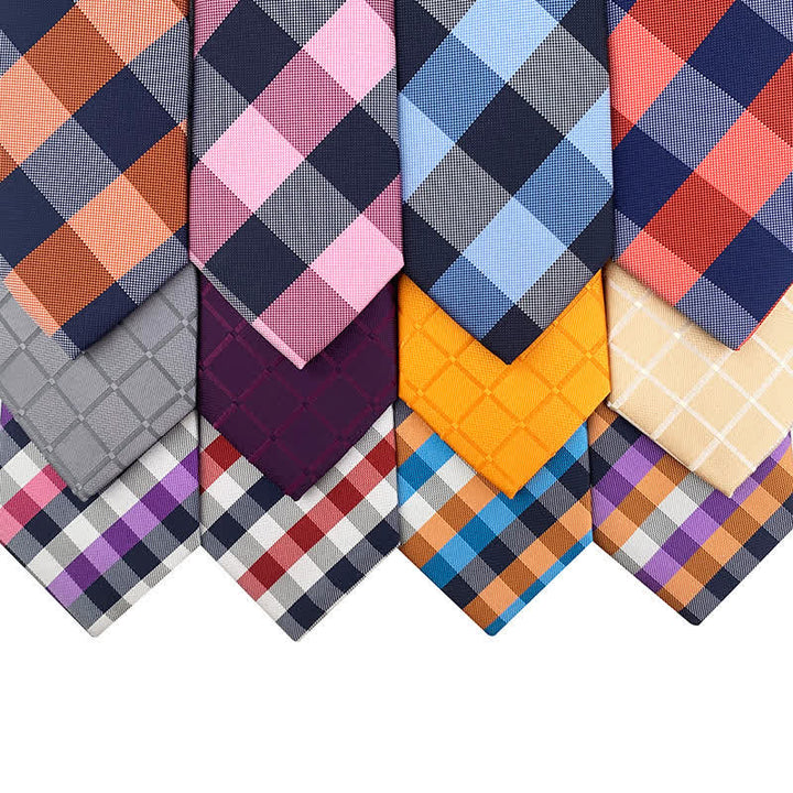 Traje de esmoquin ajustado para hombre con corbata a cuadros