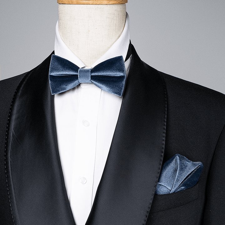 Pajarita de terciopelo de color liso gris brumoso para hombre