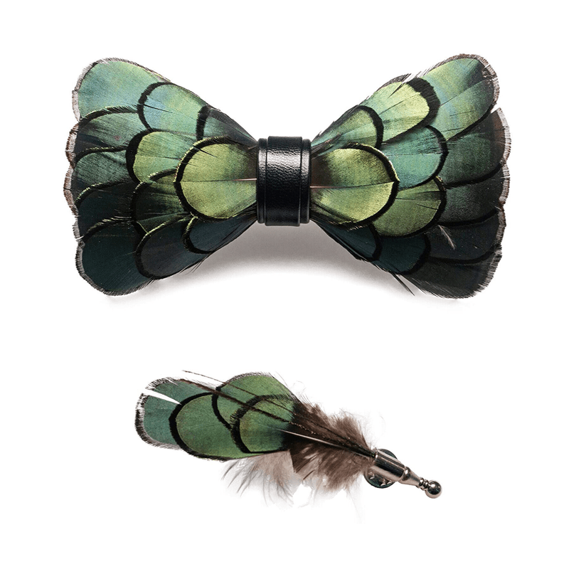 Pajarita clásica con plumas en verde oliva oscuro para niños con prendedor de solapa
