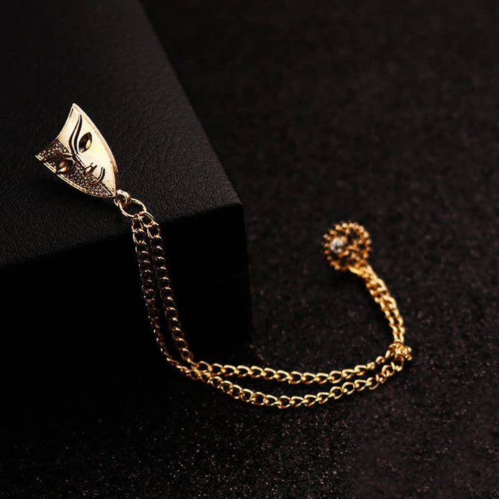 Broche con borlas y máscara misteriosa para hombre