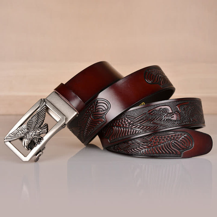 Cinturón de cuero con relieve y hebilla de águila hueca para hombre