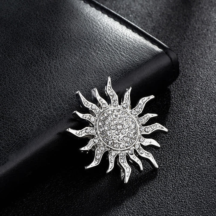 Broche de diamantes de imitación con forma de sol brillante para hombre