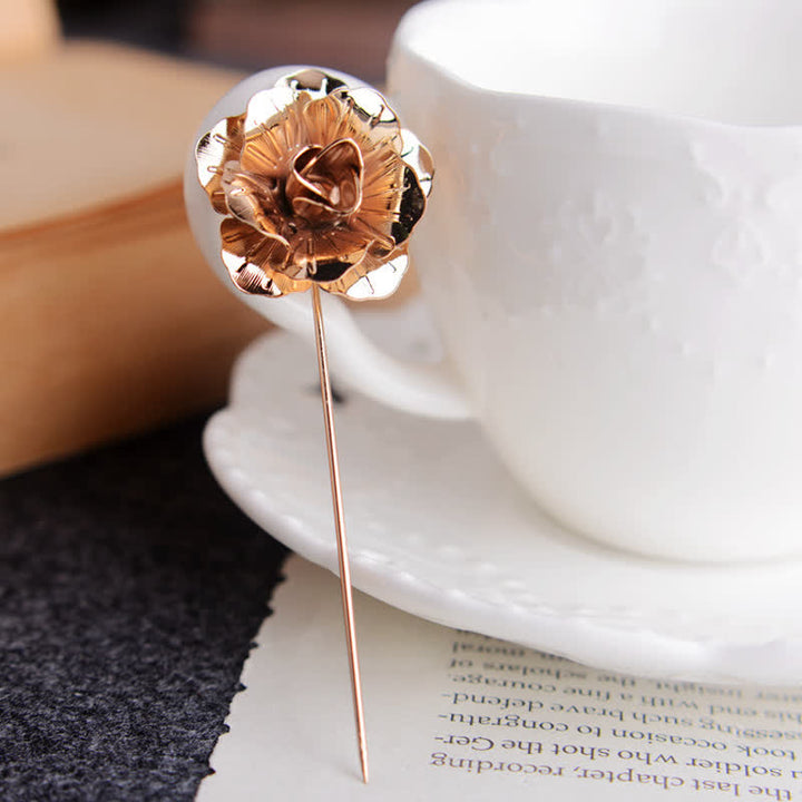 Broche de metal con forma de rosa para hombre