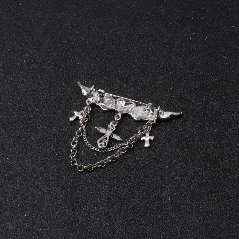 Broche con borlas y cruz de corazón y alas de ángel para hombre