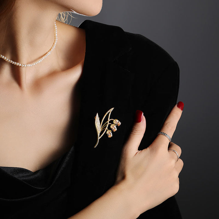 Broche de lirio de los valles con campanillas para mujer