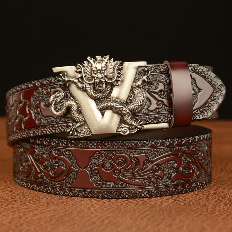 Cinturón de cuero con estampado de dragón y letra V para hombre