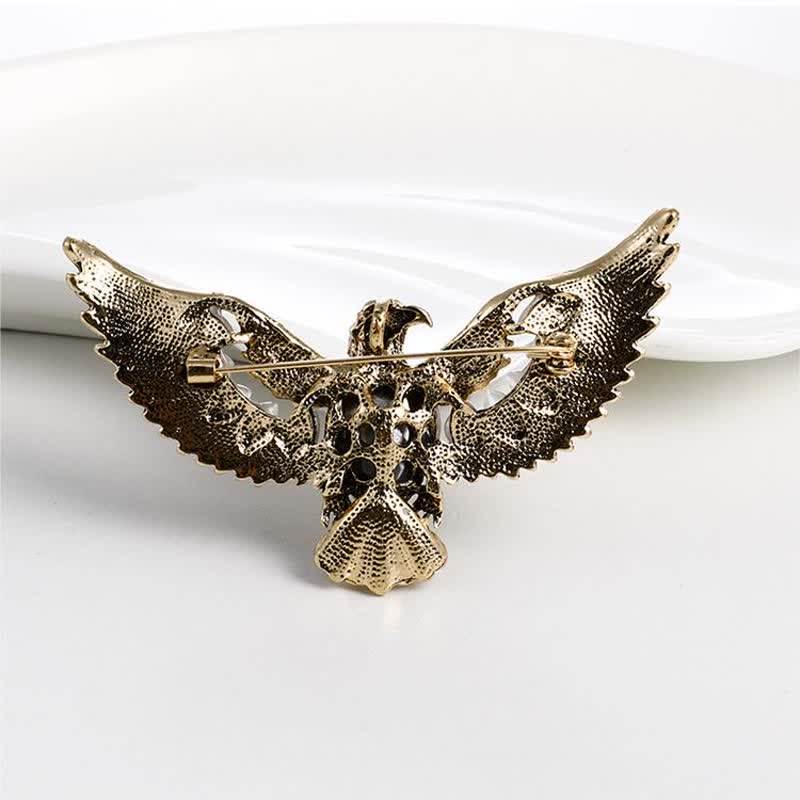 Broche con gema de halcón volador para hombre