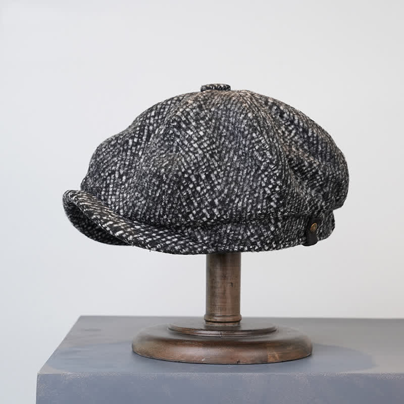 Boina octogonal de tweed con motas negras para repartidor de periódicos