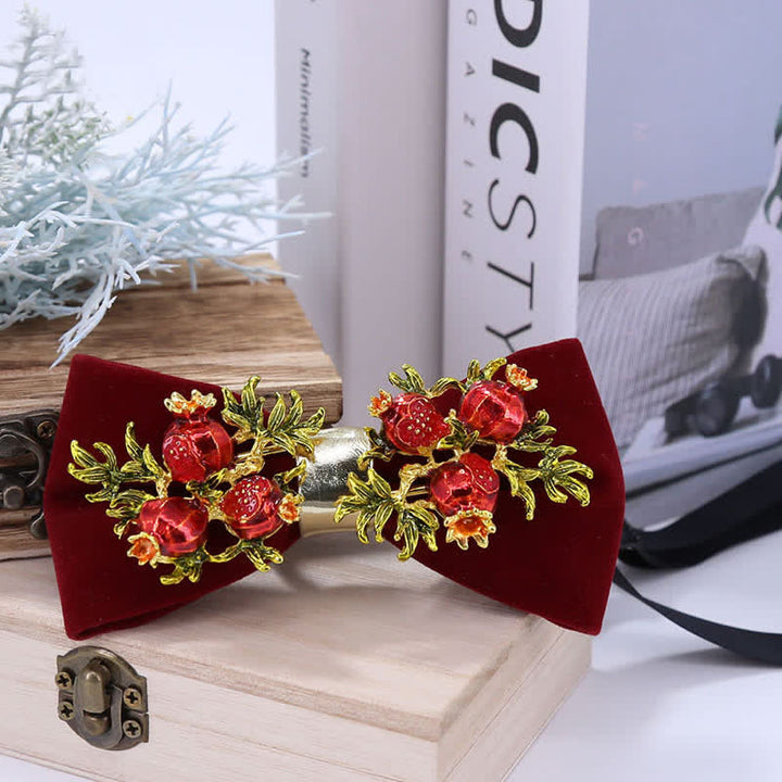 Pajarita con estampado floral de granada burdeos para hombre