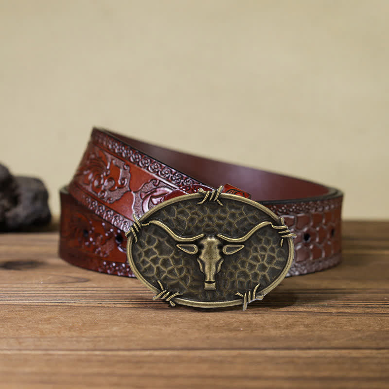 Cinturón de cuero con hebilla martillada y diseño de cabeza de toro de vaquero para hombre